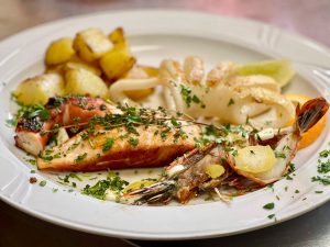 Ristorante Ciao – Italienische Küche in Mörfelden-Walldorf bei Frankfurt Seit über 40 Jahren steht das Ristorante Ciao in Mörfelden-Walldorf für echte italienische Küche, familiäre Atmosphäre und Leidenschaft für gutes Essen. Unser familiengeführtes italienisches Restaurant im Kreis Groß-Gerau, nur wenige Minuten von Frankfurt, Rüsselsheim und Kelsterbach entfernt, lädt Sie ein, den Geschmack Italiens in gemütlichem Ambiente zu genießen.