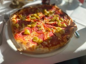 Ristorante Ciao – Italienische Küche in Mörfelden-Walldorf bei Frankfurt Seit über 40 Jahren steht das Ristorante Ciao in Mörfelden-Walldorf für echte italienische Küche, familiäre Atmosphäre und Leidenschaft für gutes Essen. Unser familiengeführtes italienisches Restaurant im Kreis Groß-Gerau, nur wenige Minuten von Frankfurt, Rüsselsheim und Kelsterbach entfernt, lädt Sie ein, den Geschmack Italiens in gemütlichem Ambiente zu genießen.