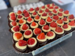 Ristorante Ciao – Italienische Küche in Mörfelden-Walldorf bei Frankfurt Seit über 40 Jahren steht das Ristorante Ciao in Mörfelden-Walldorf für echte italienische Küche, familiäre Atmosphäre und Leidenschaft für gutes Essen. Unser familiengeführtes italienisches Restaurant im Kreis Groß-Gerau, nur wenige Minuten von Frankfurt, Rüsselsheim und Kelsterbach entfernt, lädt Sie ein, den Geschmack Italiens in gemütlichem Ambiente zu genießen.